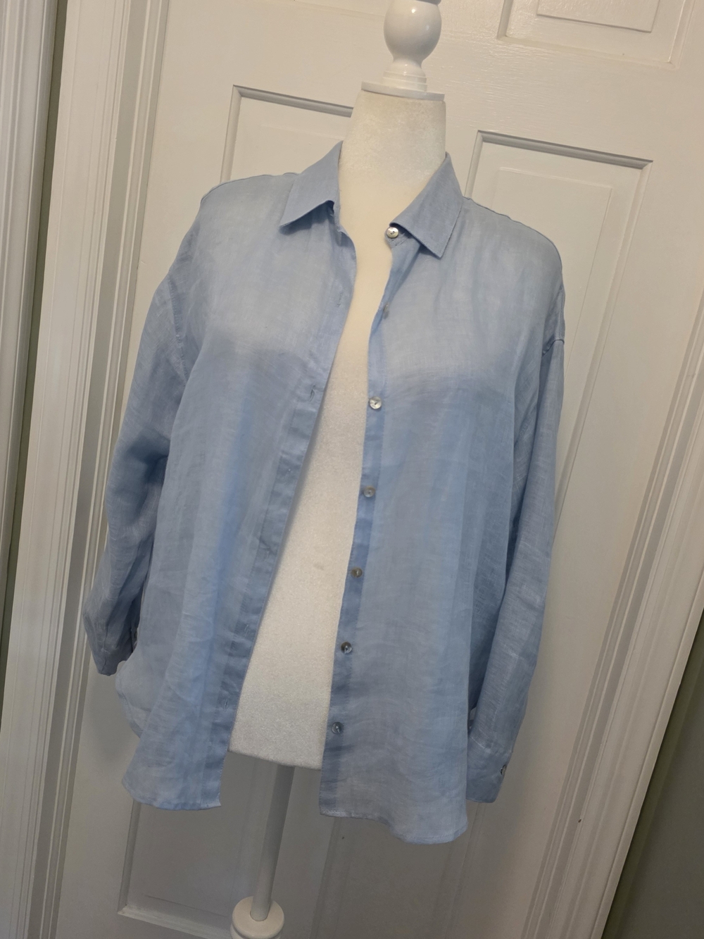 C&C California Light Blue Linen Button-Down Shirt